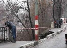 11 апреля 2012 года из-за дождей произошел оползень на Зеленском съезде в…