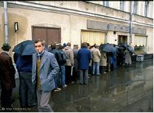 Вариант ответа: «31 января 1990 г. в Москве на Пушкинской площади открылся первый в СССР…